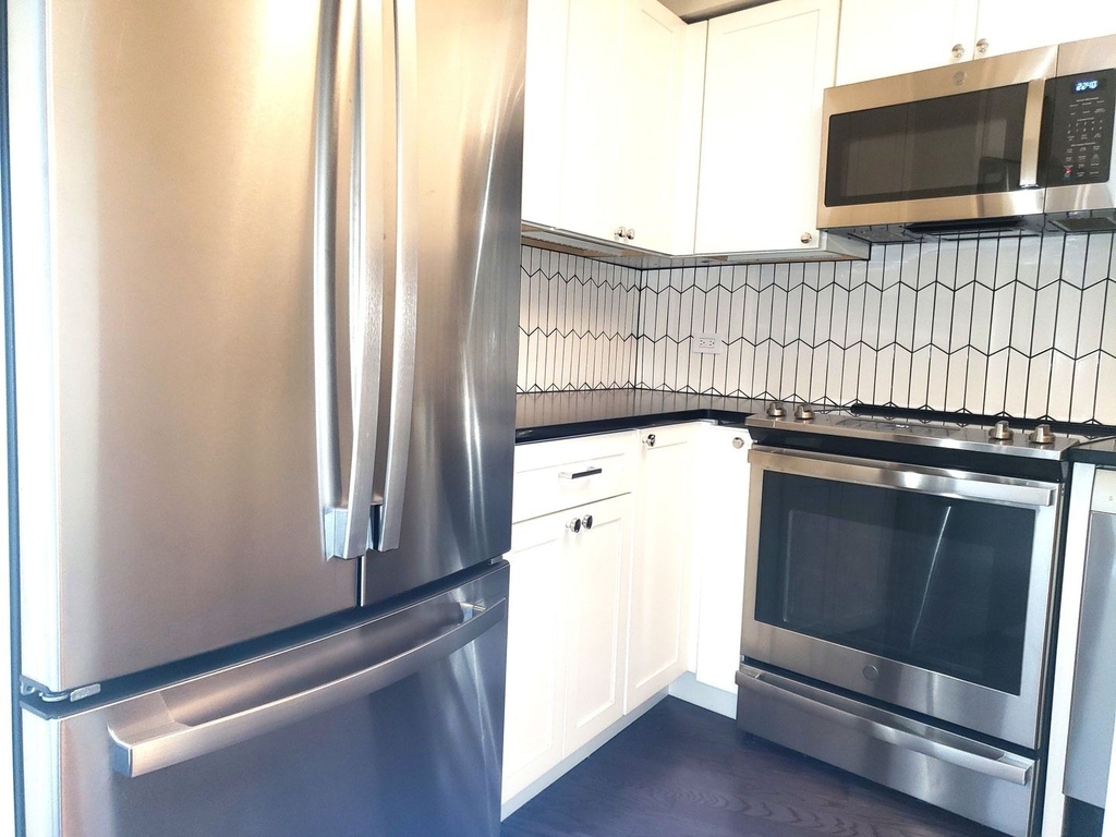 300 N State Street - Photo 5