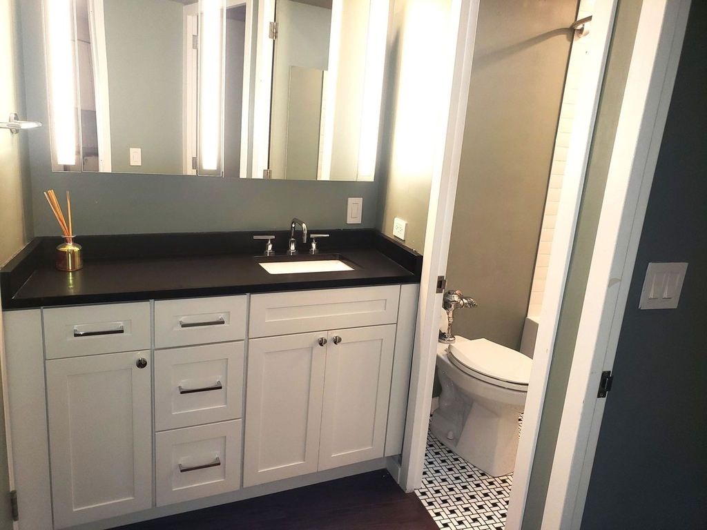300 N State Street - Photo 7