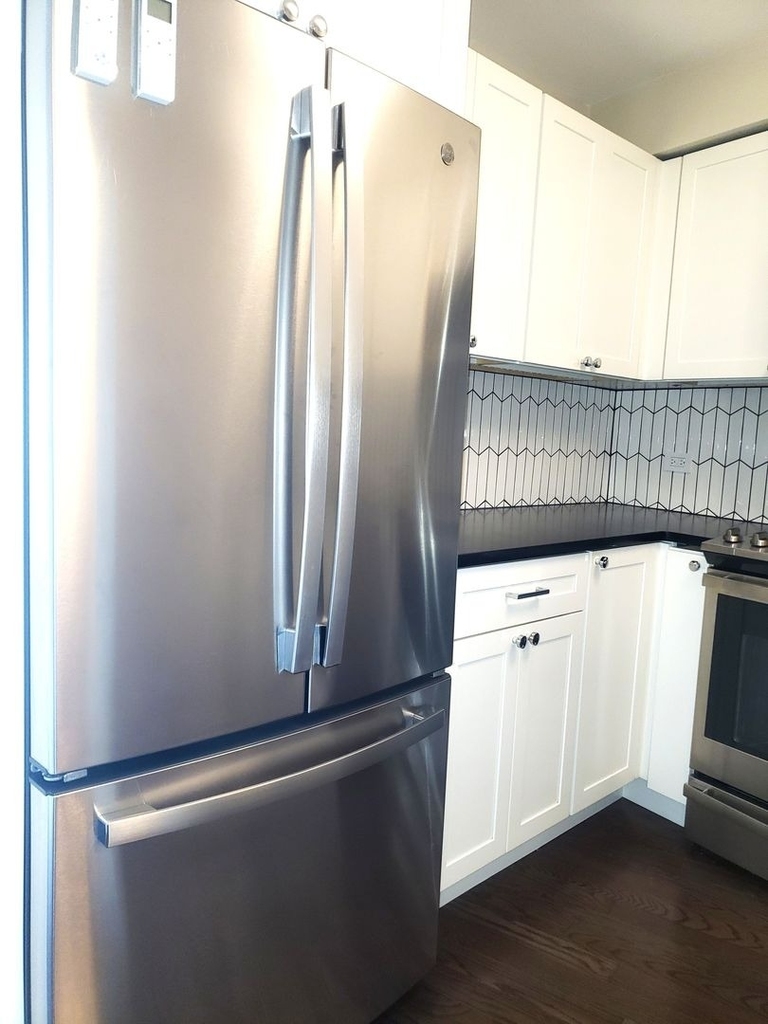 300 N State Street - Photo 6