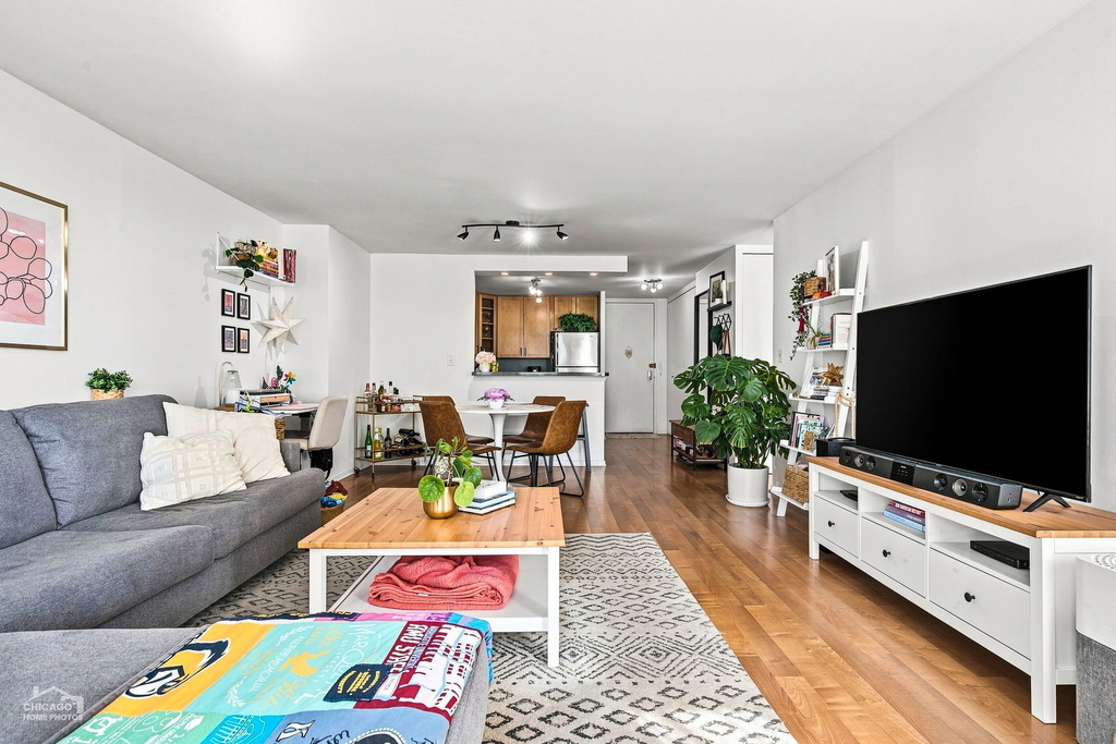 1660 N Lasalle Drive - Photo 4