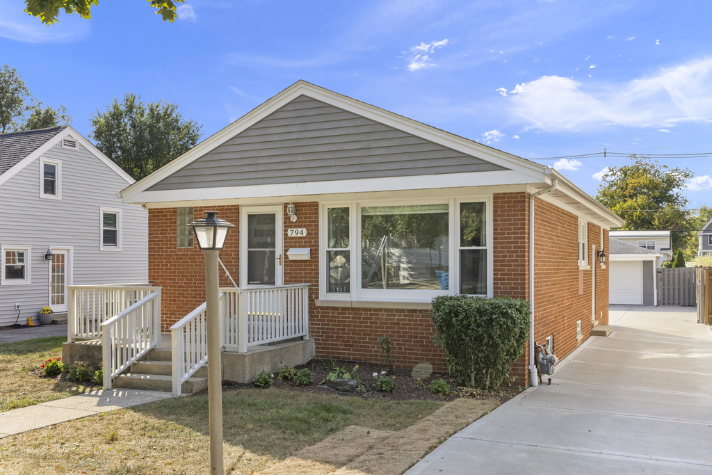 794 S Fairfield Avenue - Photo 0