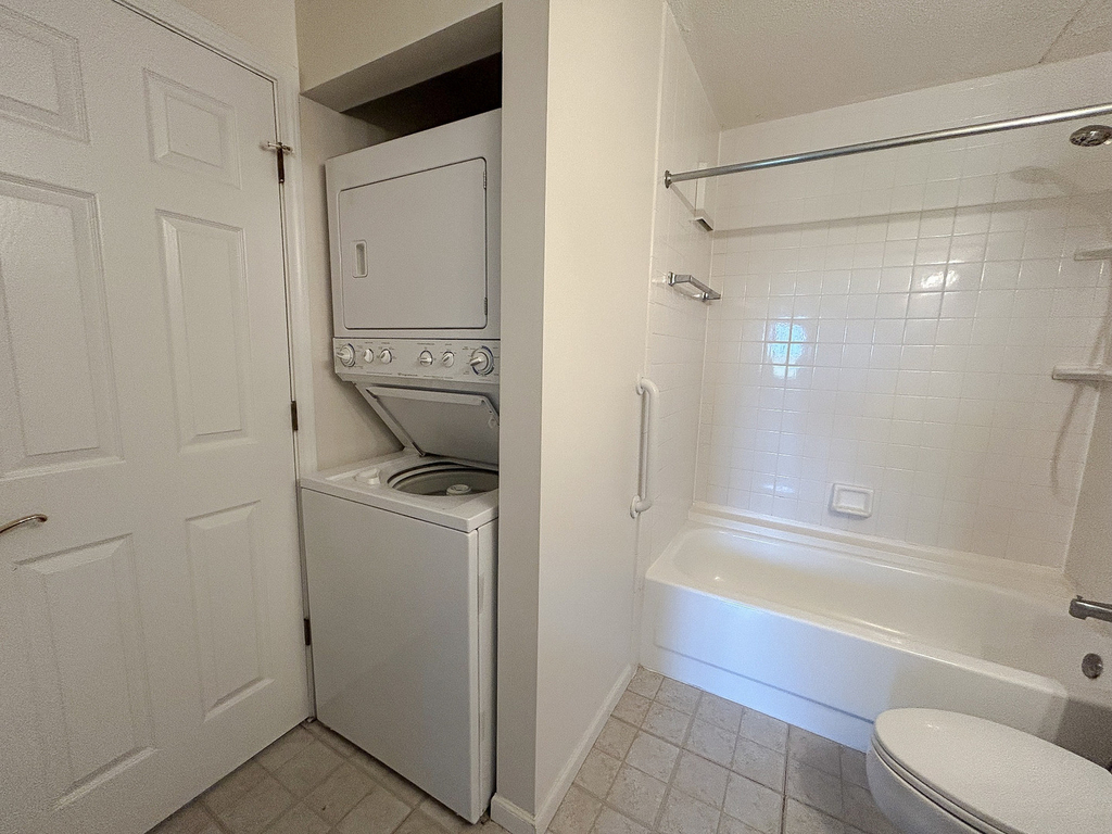 1 Bloomingdale Place - Photo 11