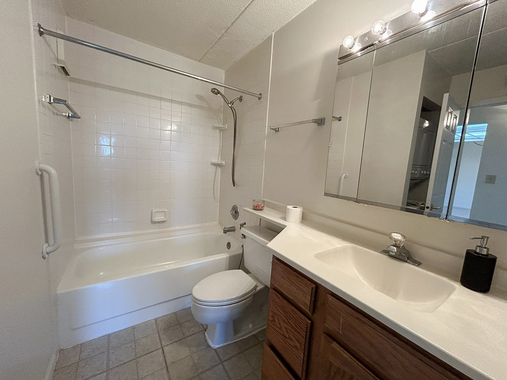 1 Bloomingdale Place - Photo 10