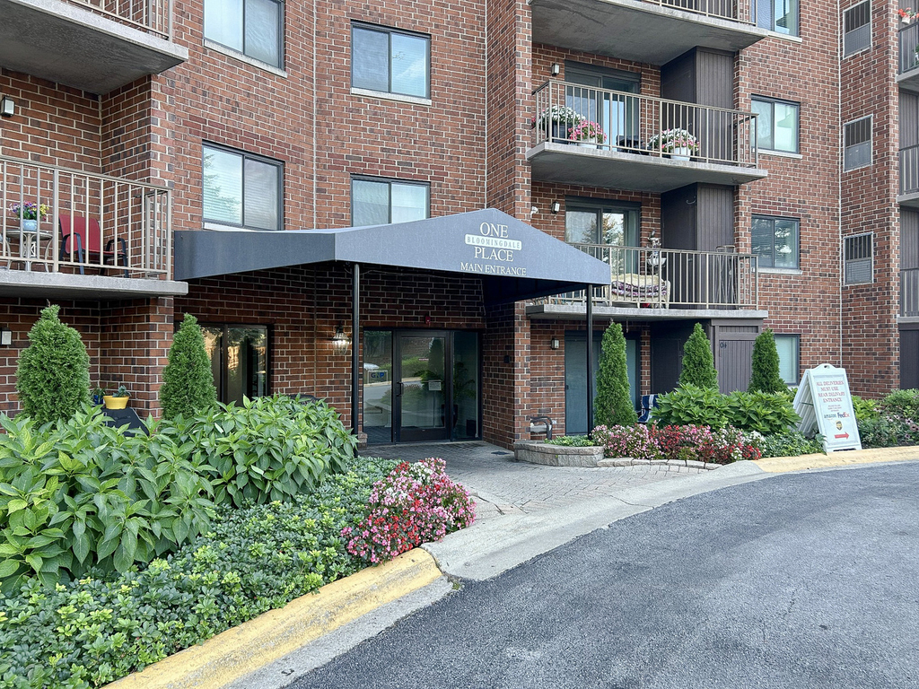 1 Bloomingdale Place - Photo 2