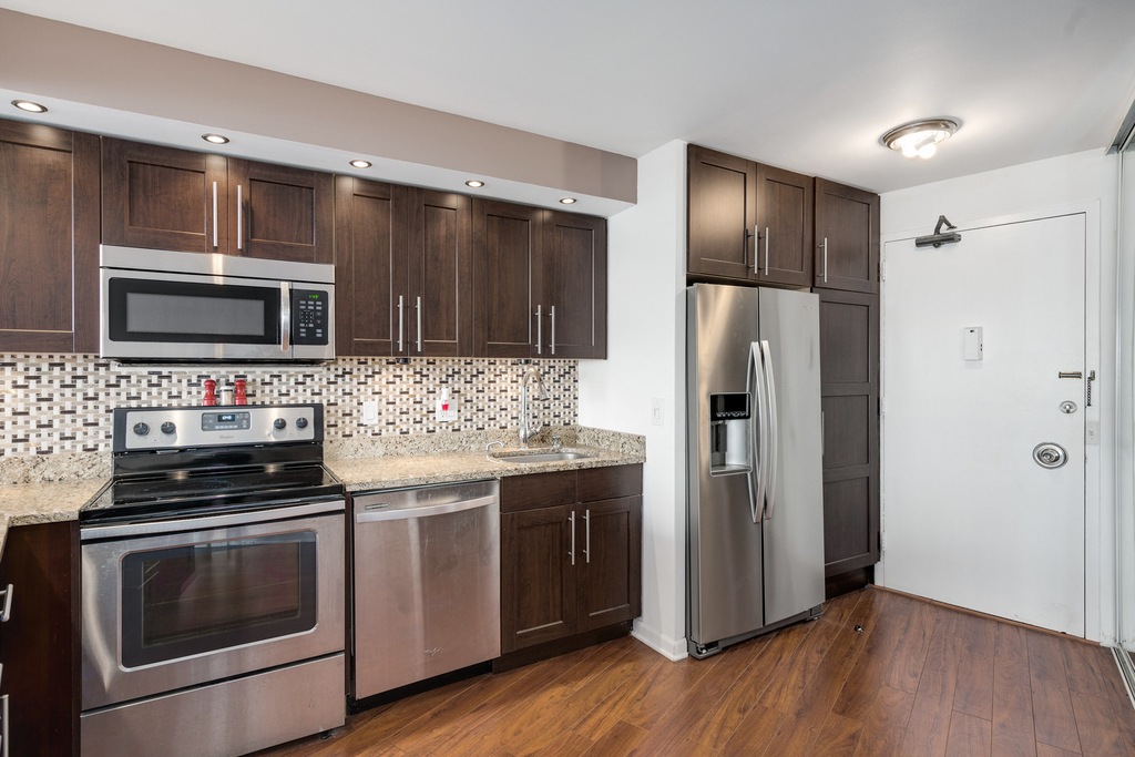 300 N State Street - Photo 2