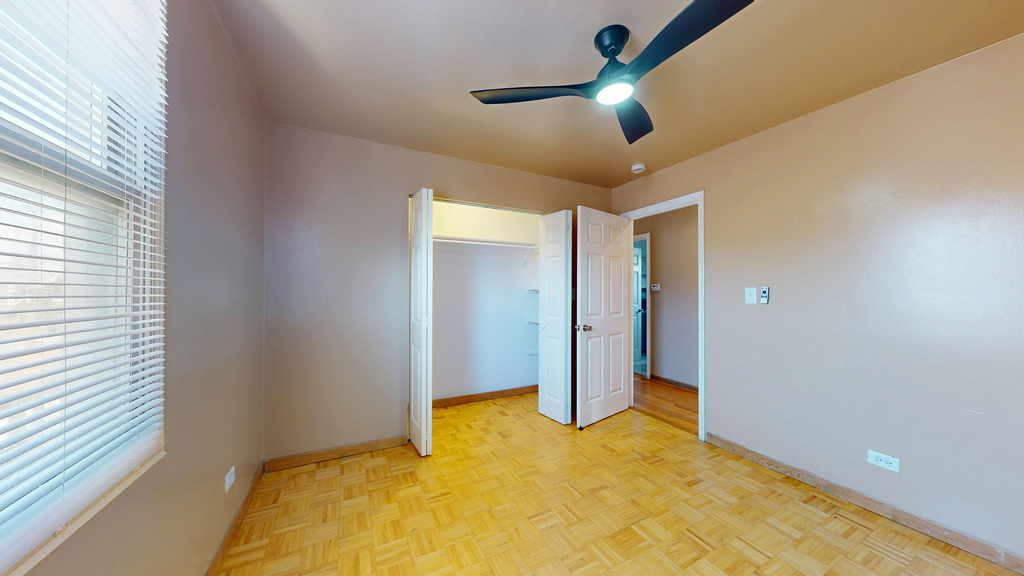 5242 W Roscoe Street - Photo 5