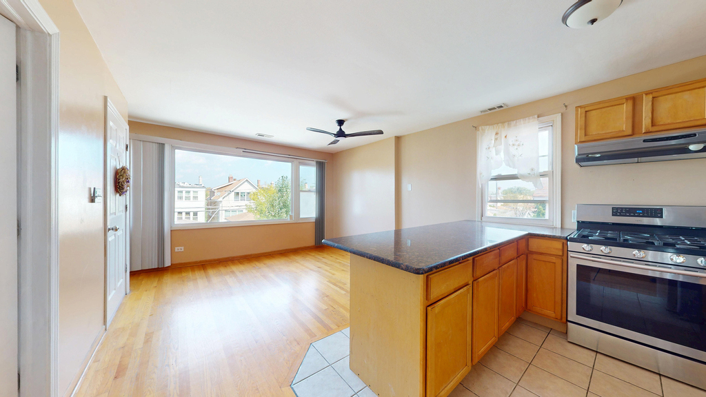 5242 W Roscoe Street - Photo 8