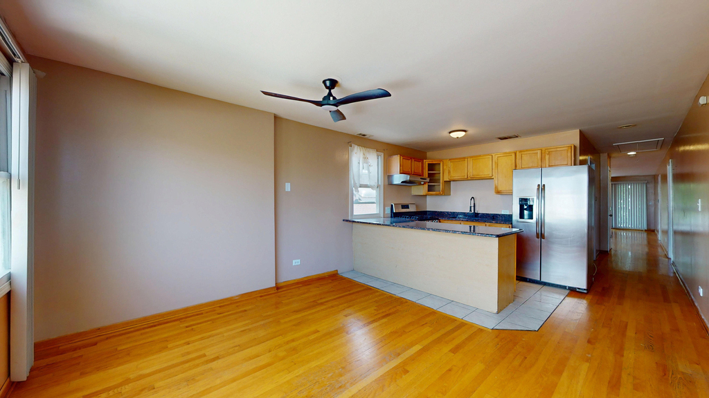 5242 W Roscoe Street - Photo 10