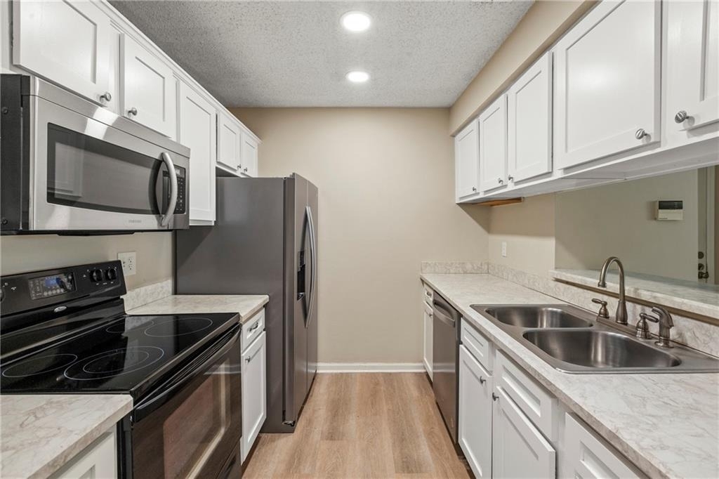 611 Barrington Hills Drive - Photo 18