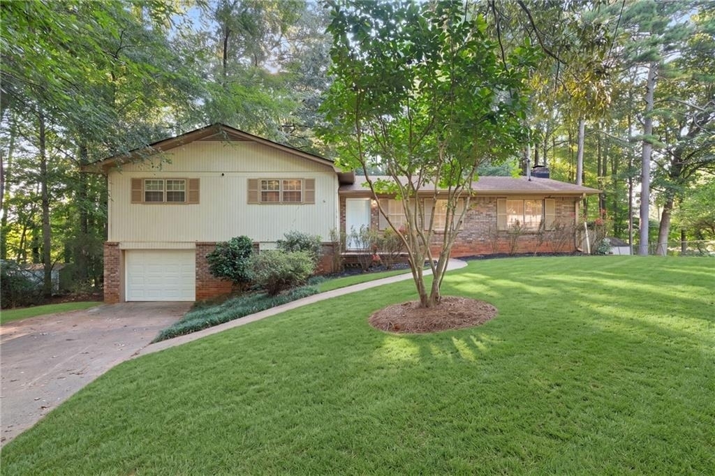 920 Kings Court - Photo 0