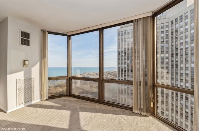 2650 N Lakeview Avenue - Photo 1