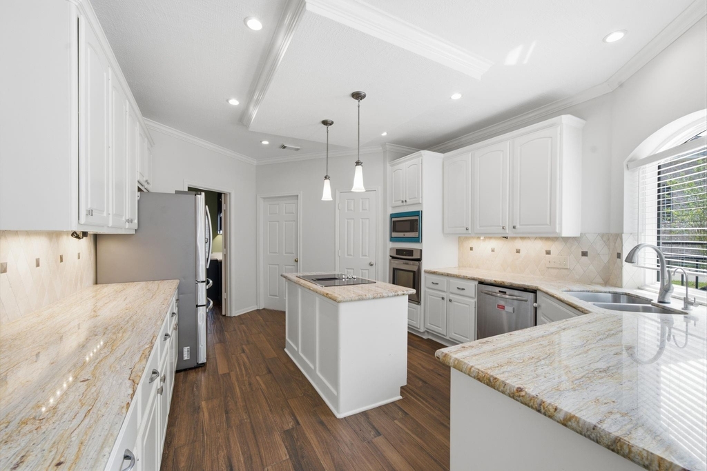 2214 Lytham Lane - Photo 7