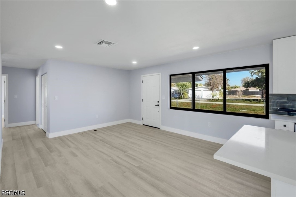1389 Pine Avenue - Photo 5