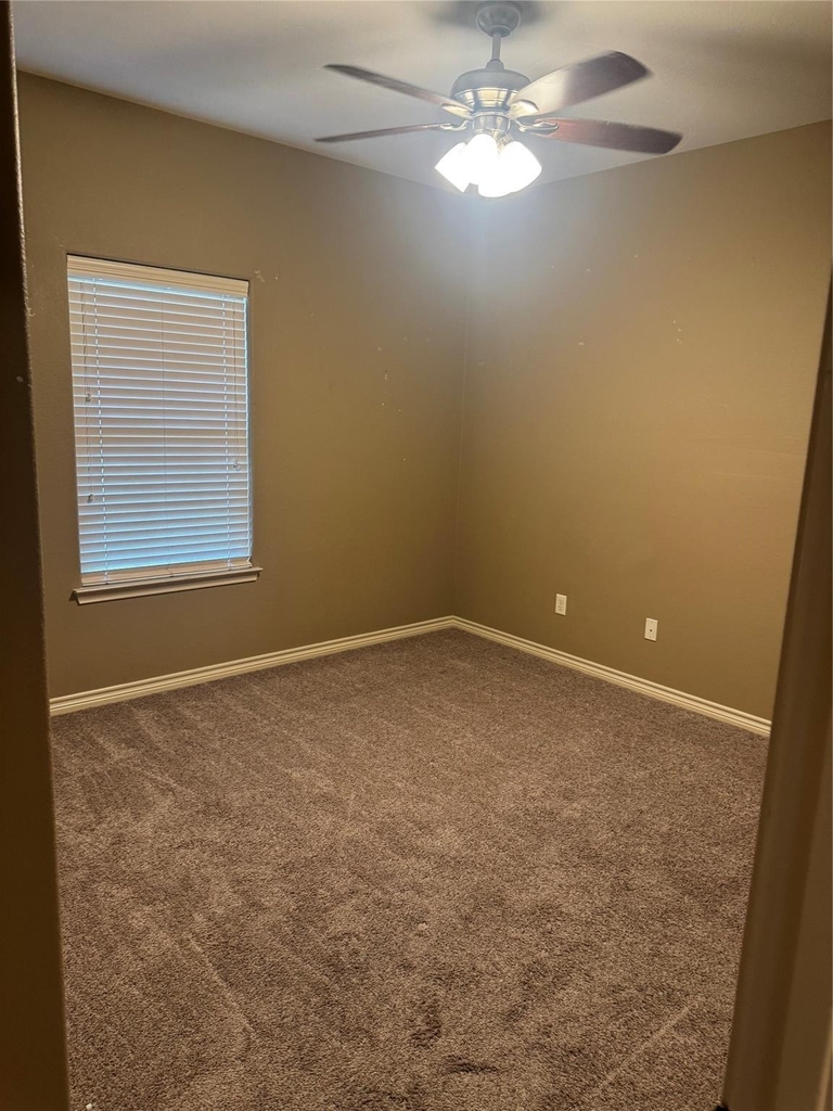 410 Deacon Drive W - Photo 14