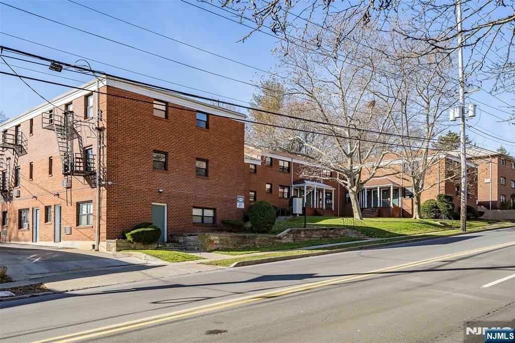 295 Essex - Photo 1
