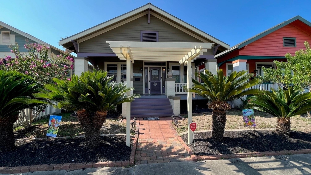 1609 Avenue O - Photo 0