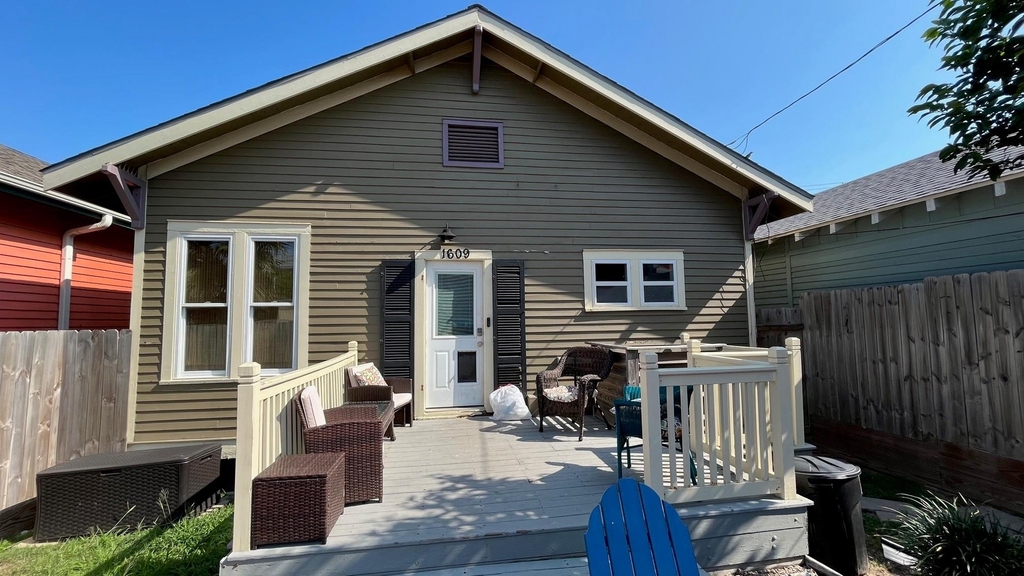 1609 Avenue O - Photo 1