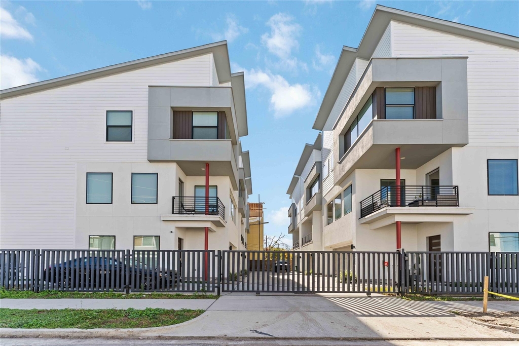 3410 Baer Street - Photo 2