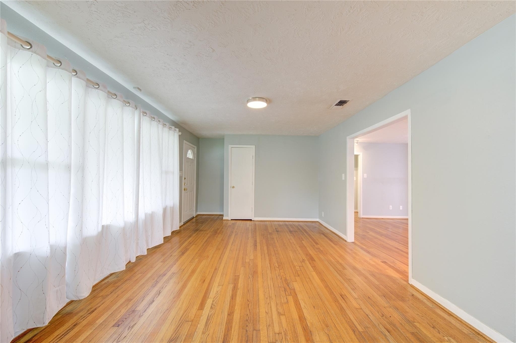 5025 Hazelton Street - Photo 4
