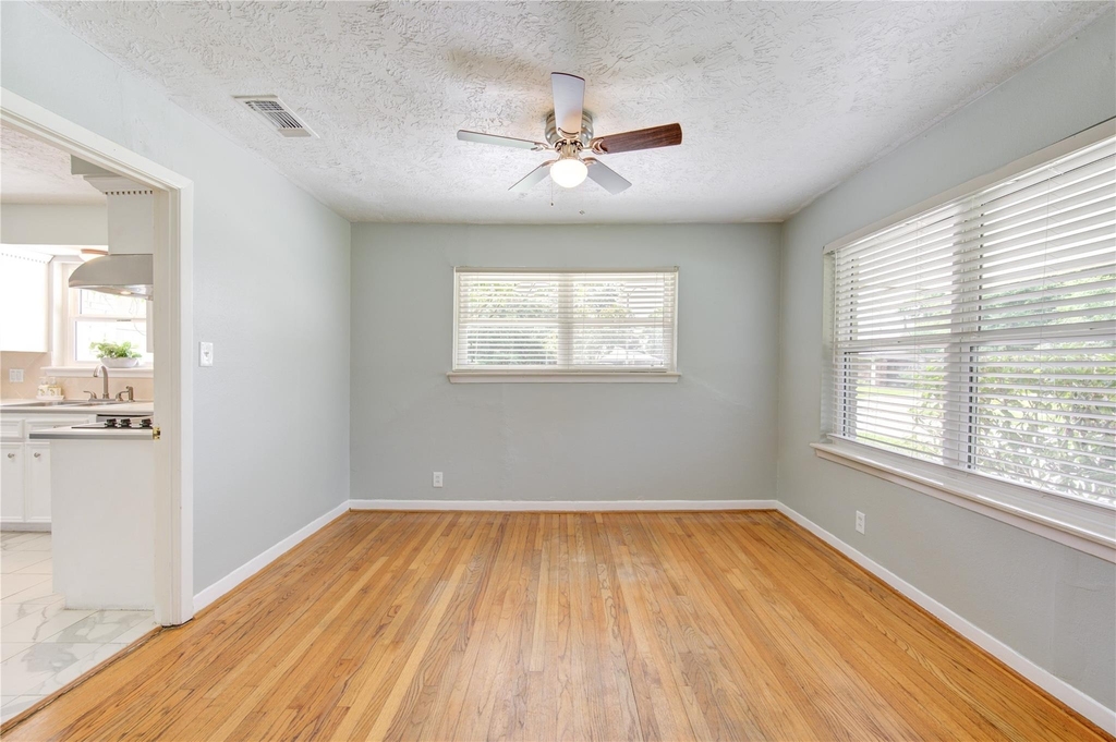 5025 Hazelton Street - Photo 9
