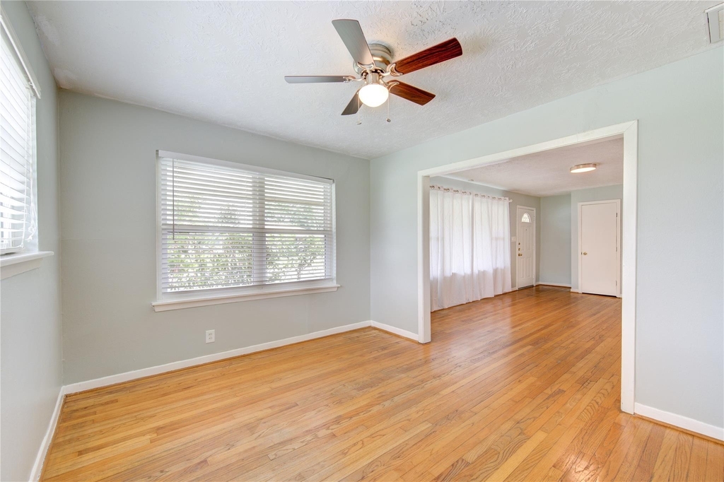 5025 Hazelton Street - Photo 5