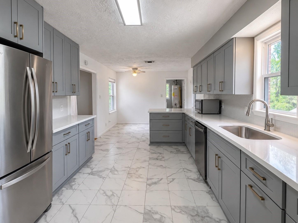 5025 Hazelton Street - Photo 11