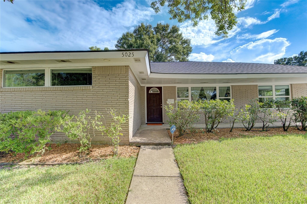 5025 Hazelton Street - Photo 1