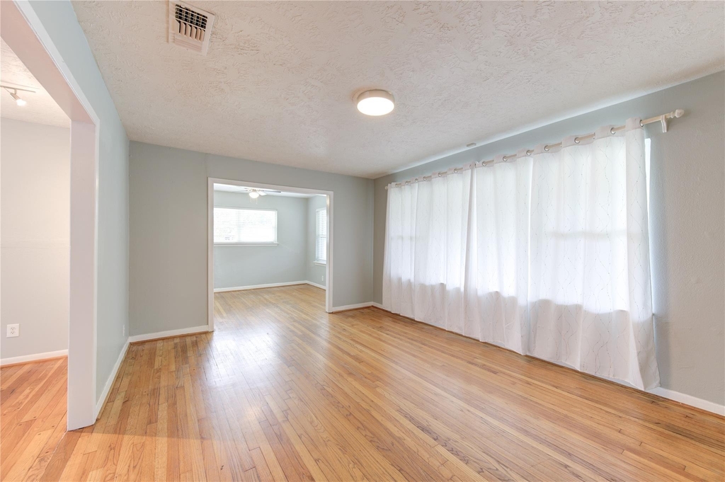 5025 Hazelton Street - Photo 3