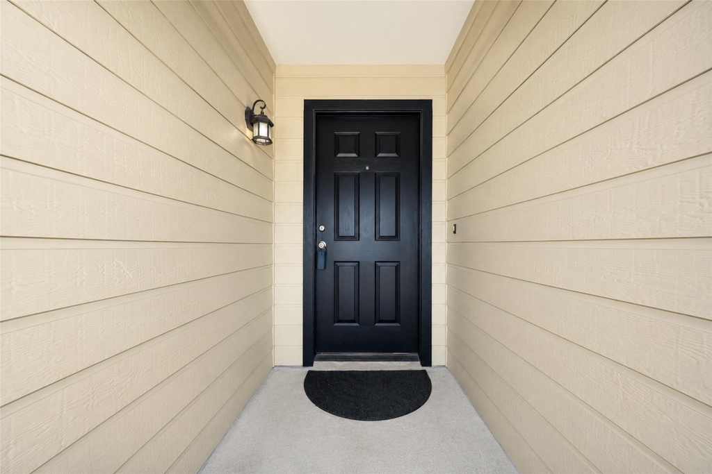 4815 Cliffpoint Court - Photo 2