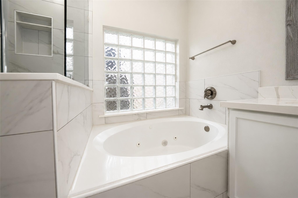 4815 Cliffpoint Court - Photo 18
