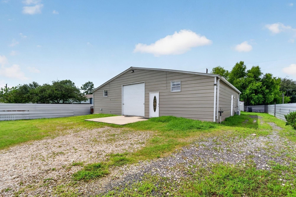 2213 Ellis Drive - Photo 31