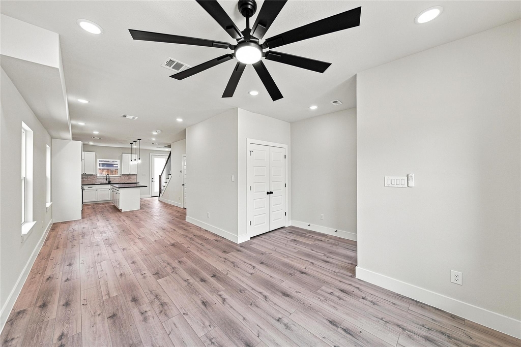 5610 Kittridge Street - Photo 3