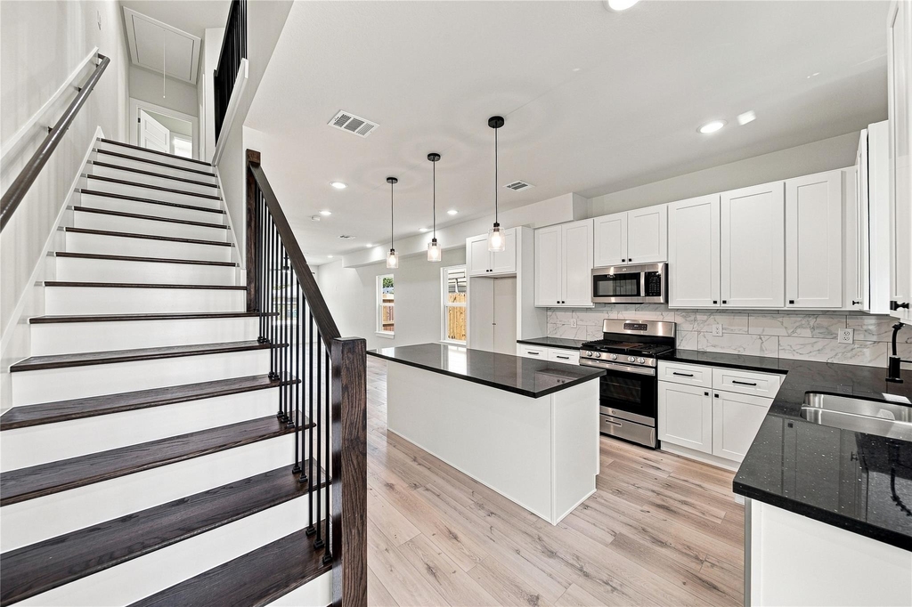 5610 Kittridge Street - Photo 10