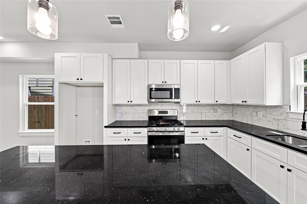 5610 Kittridge Street - Photo 9