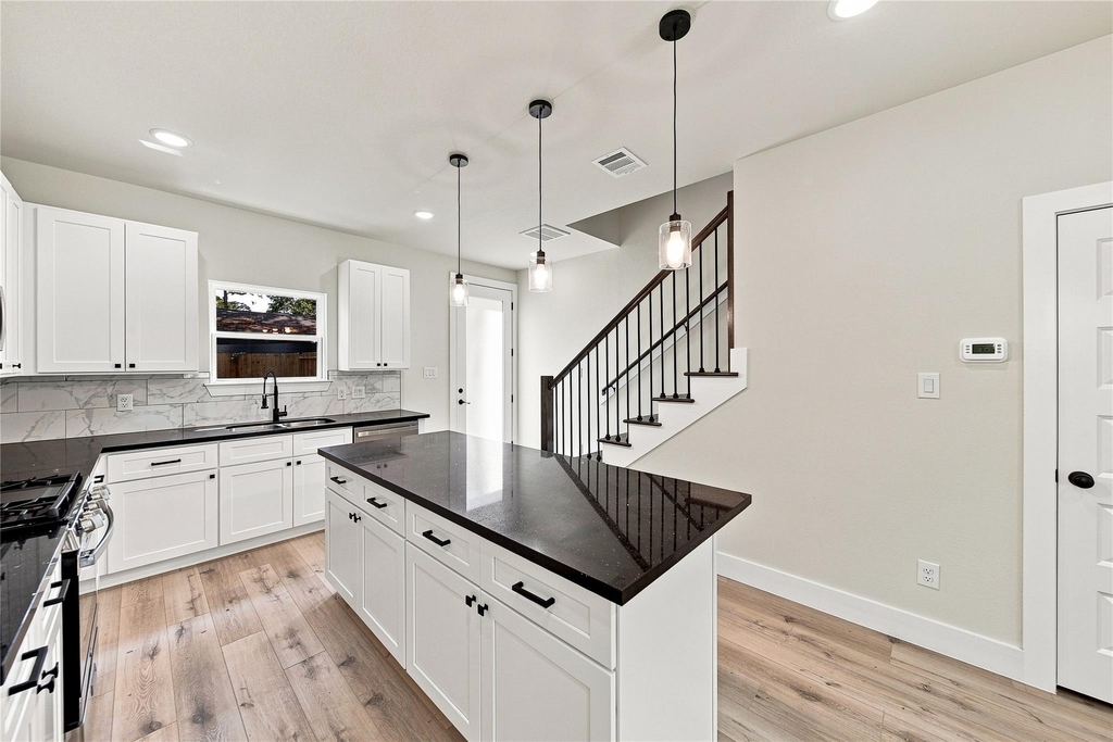 5610 Kittridge Street - Photo 6