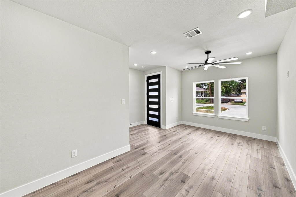 5610 Kittridge Street - Photo 4