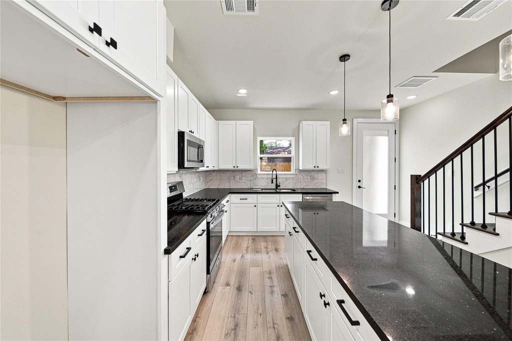 5610 Kittridge Street - Photo 7