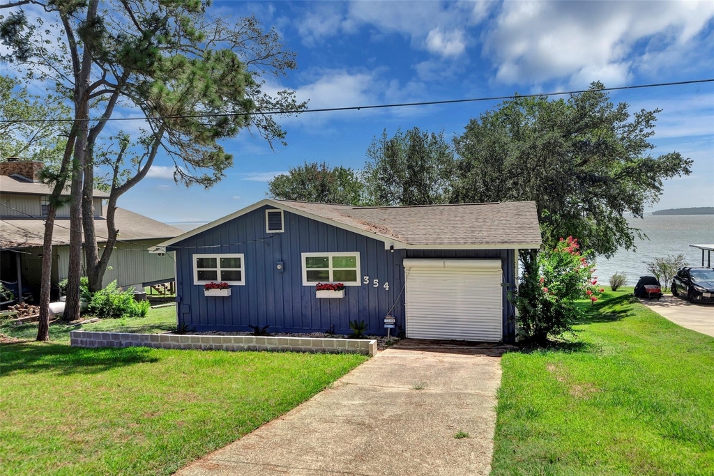 354 Edgewater Way - Photo 1
