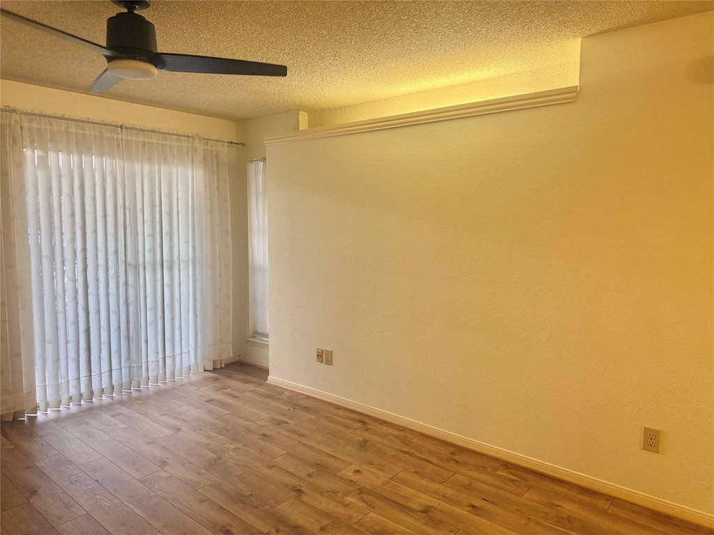 2121 Hepburn Street - Photo 6