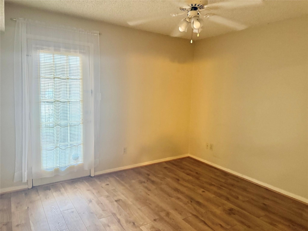 2121 Hepburn Street - Photo 10