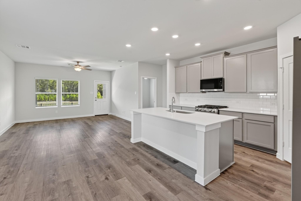 7762 Bergamot Circle - Photo 10