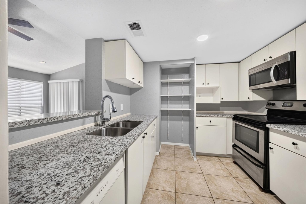 9009 Richmond Avenue - Photo 5