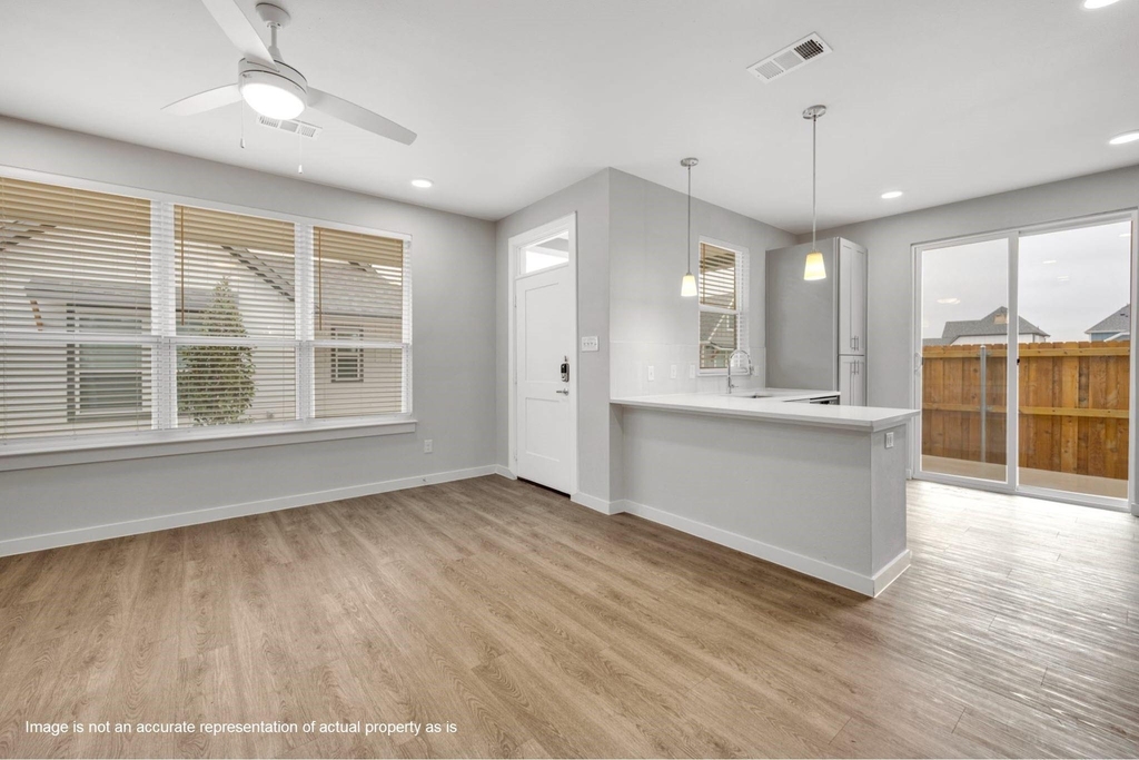 10100 Conover Commons Circle - Photo 4