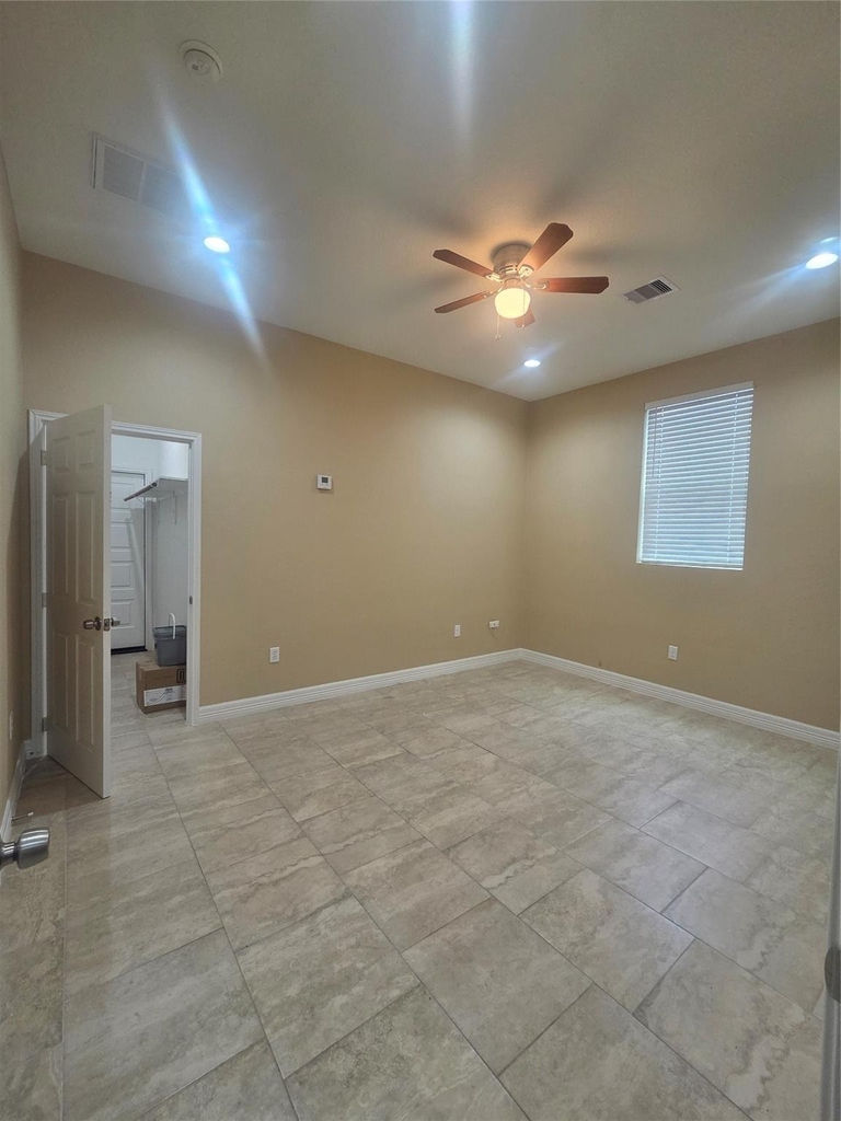 5713 Gulf Freeway - Photo 6