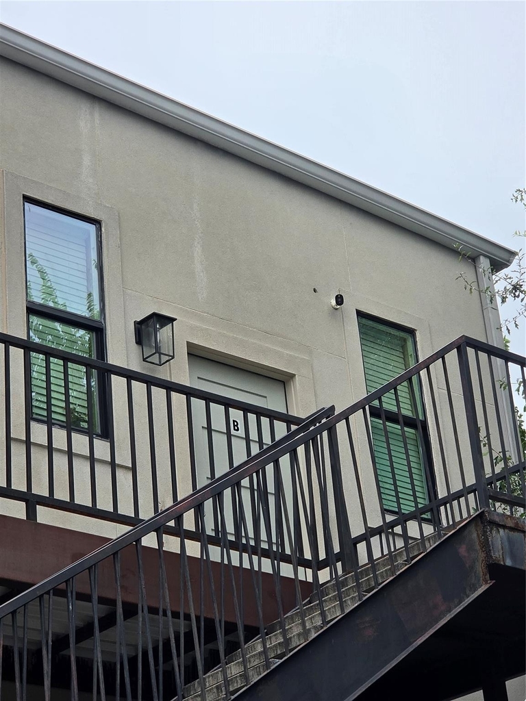 5713 Gulf Freeway - Photo 1