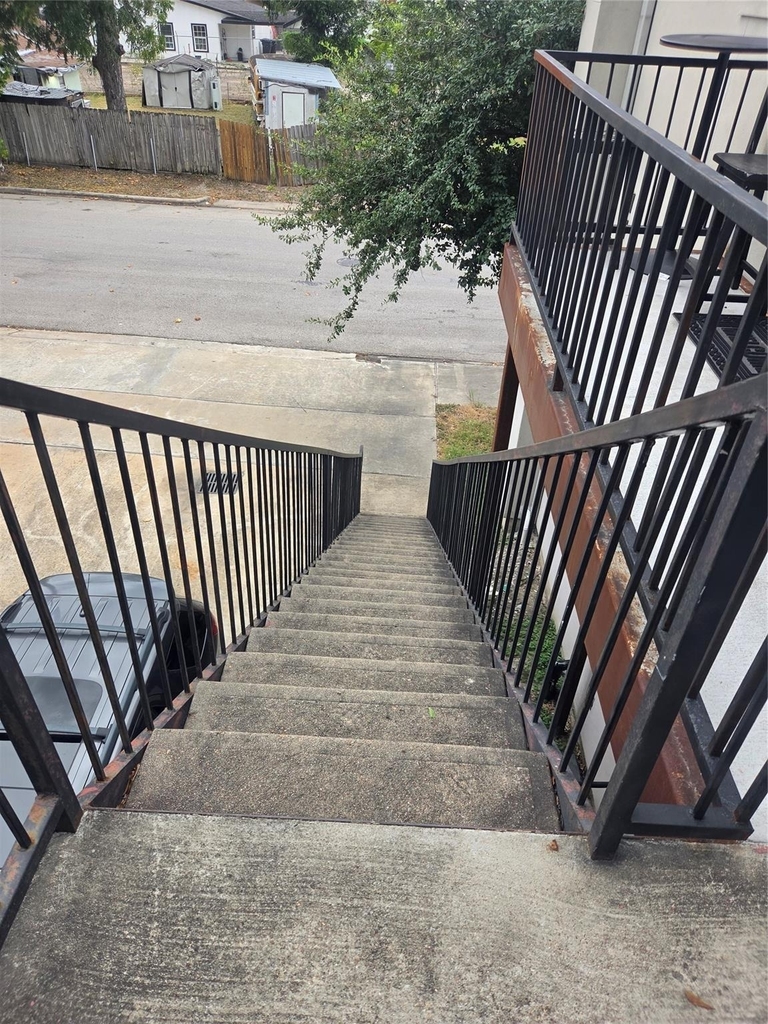 5713 Gulf Freeway - Photo 9