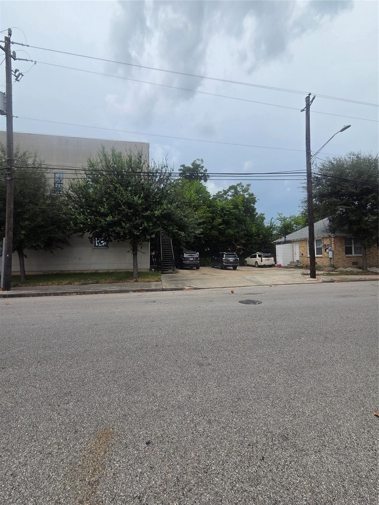 5713 Gulf Freeway - Photo 13