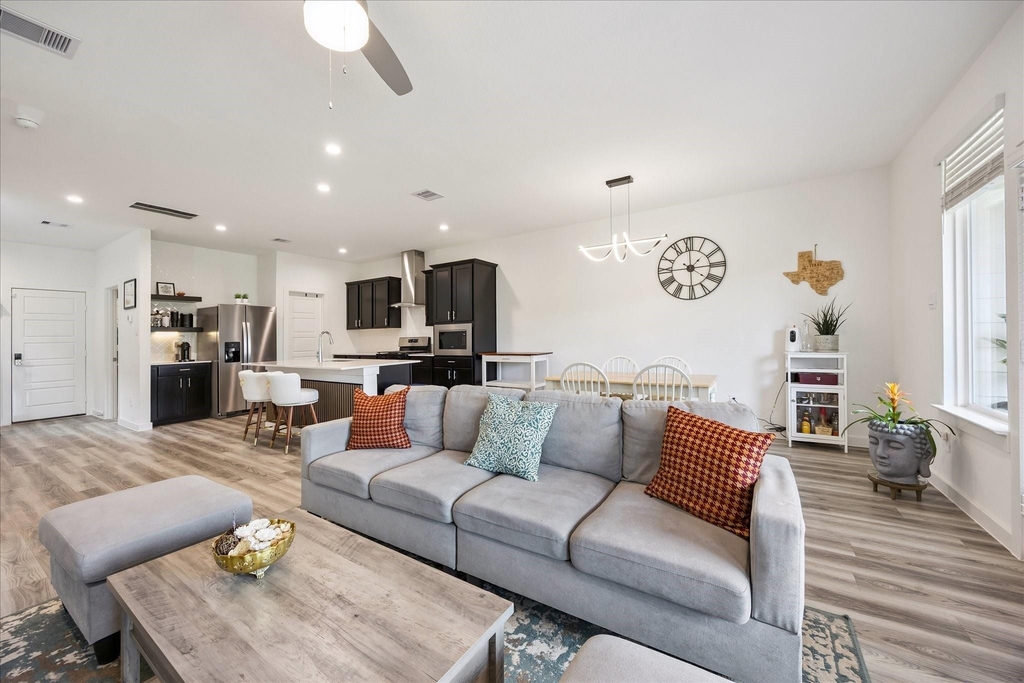 3215 Creston Gate Drive - Photo 2