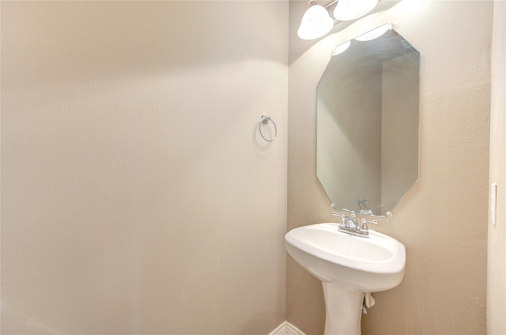 5007 Jade Cove Court - Photo 10