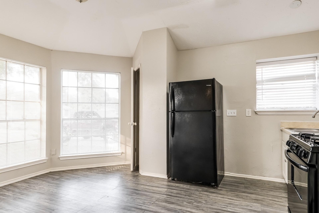 3815 Derbyhall Drive - Photo 6